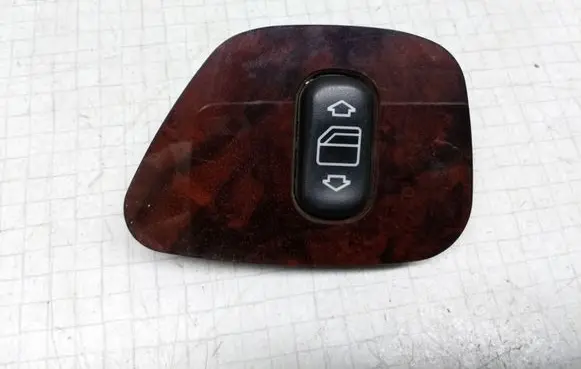 Mercedes-Benz E W210 Electric window control switch 2108208210