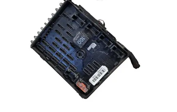 Volkswagen PASSAT B6 Fuse module 3C0937125