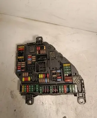 BMW 5 F10 F11 Fuse module 1670499