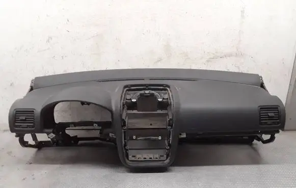 Volkswagen Golf V Dashboard 