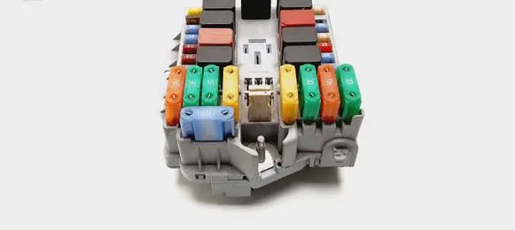 Iveco Daily 35 - 40.10 Fuse box set 69501171