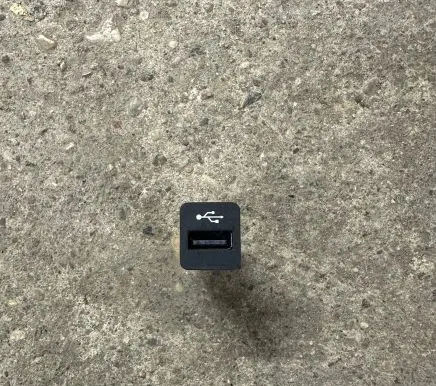 BMW 5 F10 F11 USB socket connector 9167196