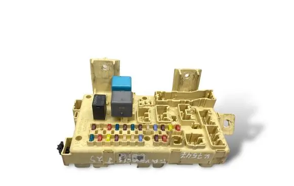 Toyota Avensis T250 Fuse module 05060814541902 82641CA020F
