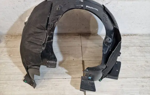 Polestar 4 Front arch 8892893643