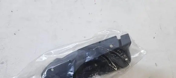 Opel Astra K Fender mounting bracket 39043989