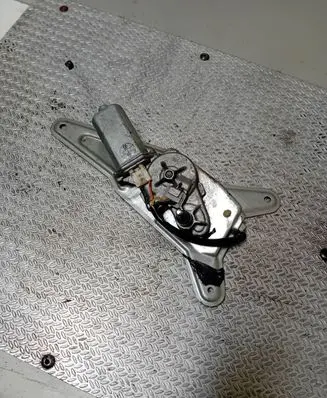 Suzuki Grand Vitara I Rear window wiper motor 34332581