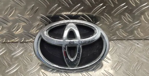 Manufacturer badge logo/emblem