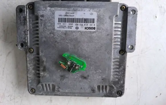 Renault Trafic II (X83) Engine control unit/module 8200118526 28SA5609 0281010632