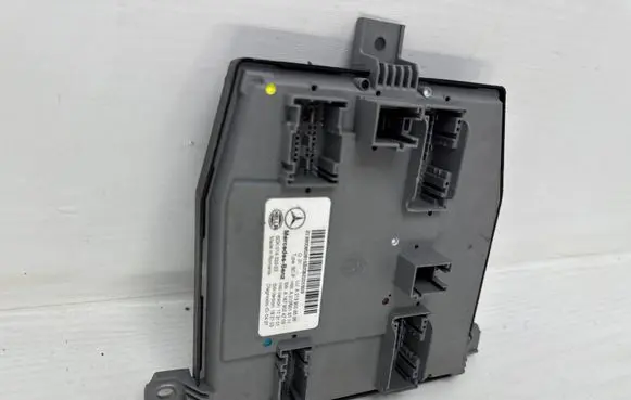Mercedes-Benz E W213 SAM control unit A2139008526 A1679024703 A2139015711