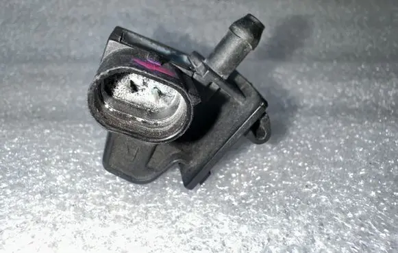 Audi A3 S3 8P Windshield washer spray nozzle 4B0955988