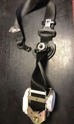 BMW X3 E83 Front seatbelt 34003070