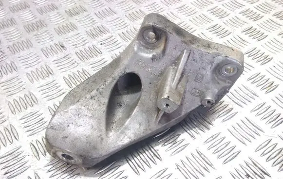 Maserati Ghibli Engine mounting bracket 670004866