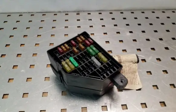 Volkswagen PASSAT B6 Fuse module 3C1941824
