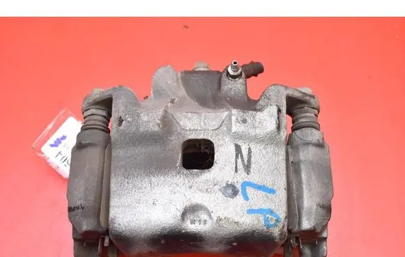 Nissan Leaf I (ZE0) Front brake caliper