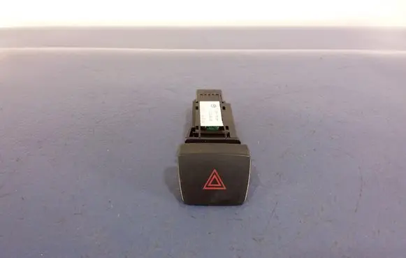 Mazda 2 Hazard light switch D651664H0