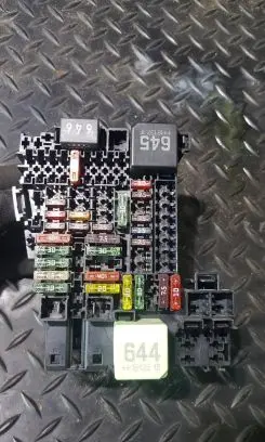 Volkswagen Polo VI Fuse box set 2Q0937615A