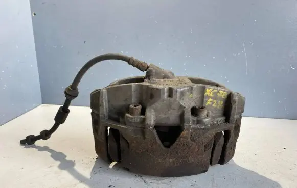 Volvo XC70 Front brake caliper 946 316