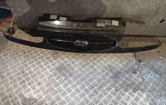 Front bumper upper radiator grill
