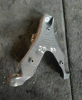 Audi A4 S4 B7 8E 8H Engine mounting bracket 8E0199308AF