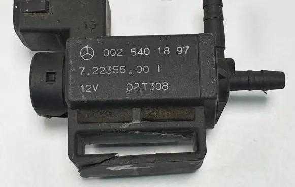 Mercedes-Benz C W204 Valve vacuum 0025401897
