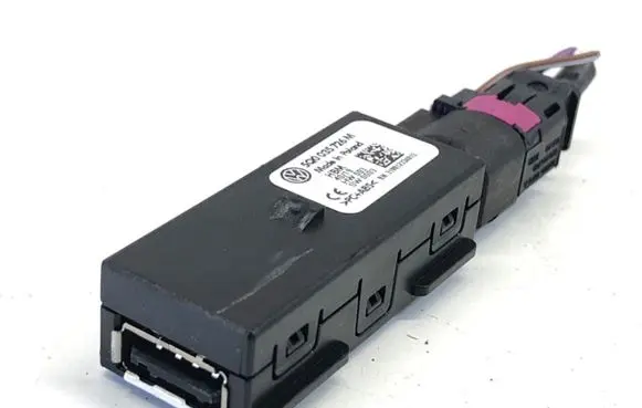 Skoda Fabia Mk3 (NJ) USB socket connector 5Q0035726M