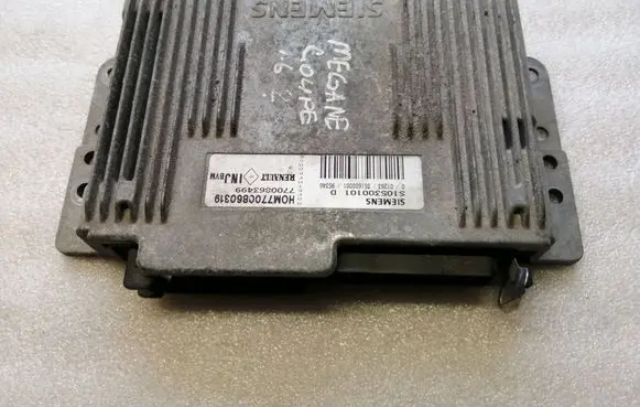 Renault Megane I Engine control unit/module 7700863499 S105300101D 7700860319