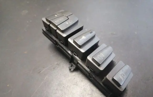 Fog light switch