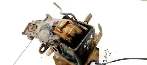 Mazda Premacy Engine mount bracket