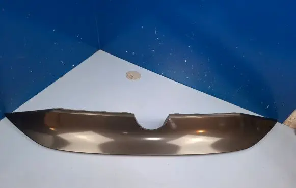 Front bumper splitter molding