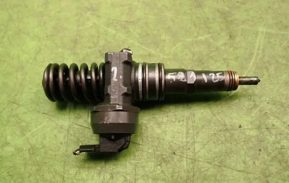 Volkswagen Golf IV Fuel injector 