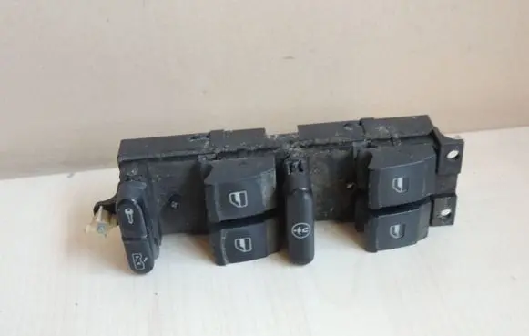 Volkswagen PASSAT B5.5 Electric window control switch 1J4959857B F005S00072 18529071