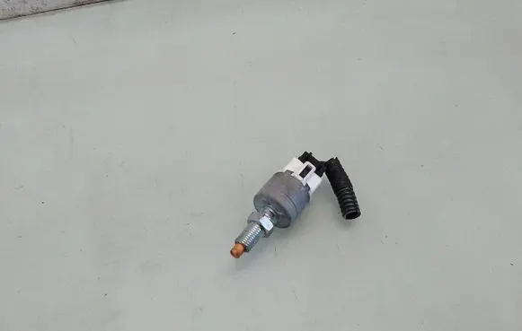 Toyota Prius (NHW20) Brake pedal sensor switch 831E