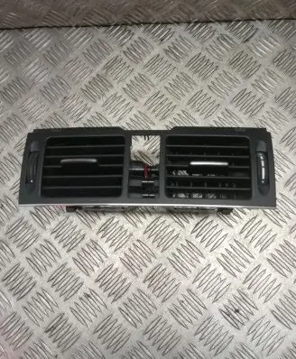 Mercedes-Benz C W204 Dash center air vent grill A2048304154