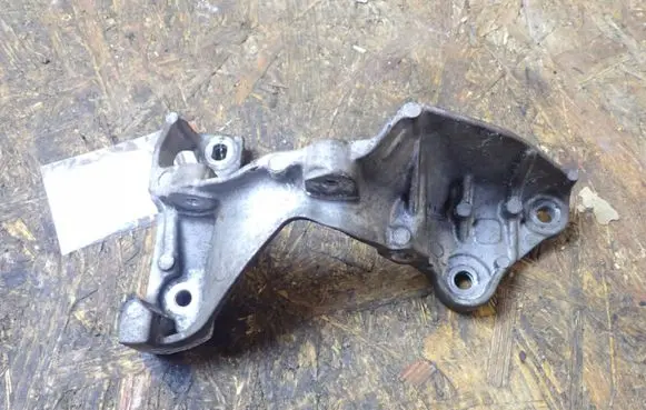 Renault Scenic III - Grand scenic III Engine mounting bracket 147177968R