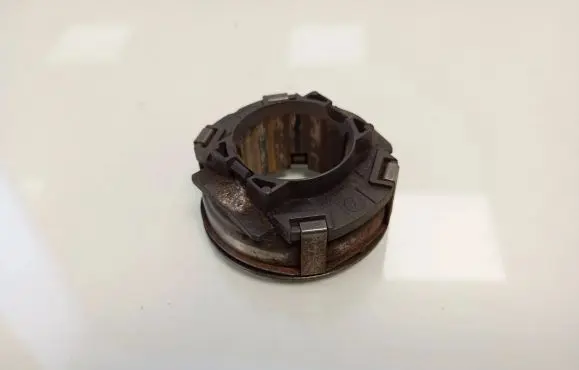 Skoda Octavia Mk2 (1Z) clutch release bearing 02T141165D
