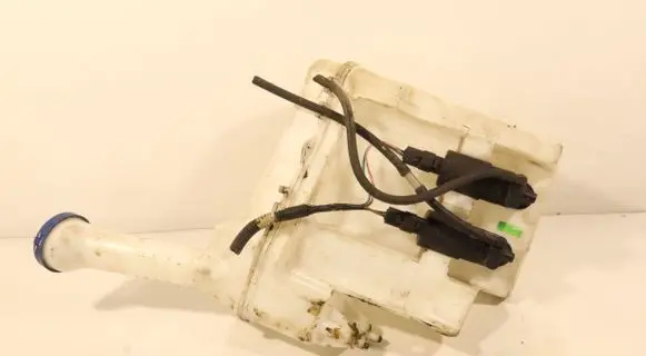 Peugeot 107 Windshield washer fluid reservoir/tank B01B03