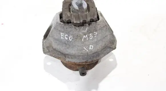 BMW 5 E60 E61 Engine mount bracket 6770642
