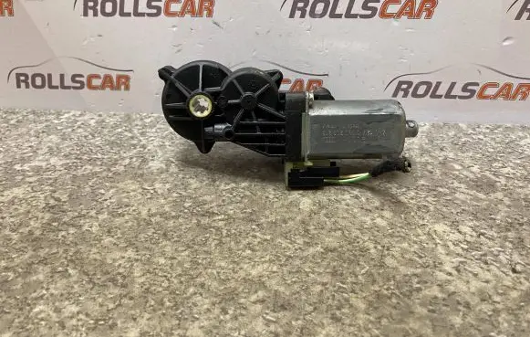 Mercedes-Benz E W211 Seat adjustment motor 0390203213 820648084