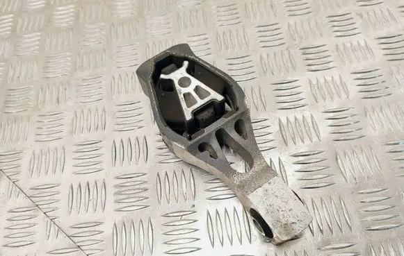 Peugeot 308 Engine mount bracket 9805734780 150160345