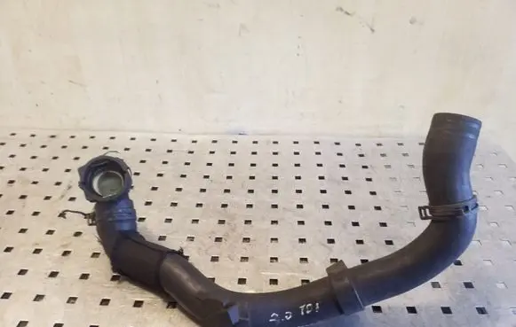 Volkswagen PASSAT B7 Engine coolant pipe/hose