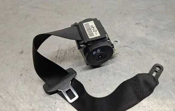 BMW 1 E81 E87 Rear seatbelt 607051100