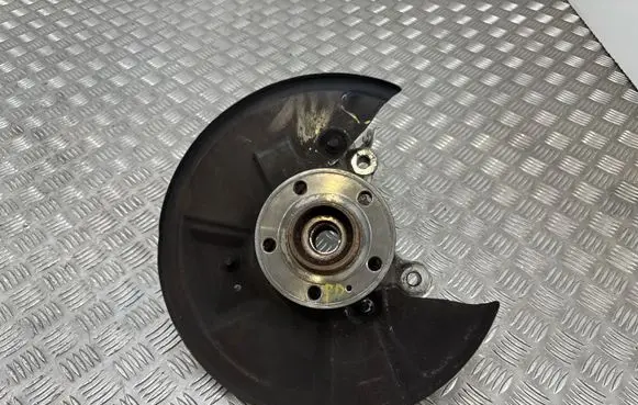 Volvo XC40 Front wheel hub 32221857