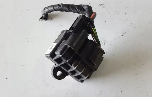 Mercedes-Benz A W176 Glow plug pre-heat relay A6519001300
