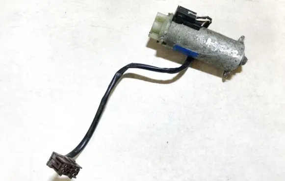 Mercedes-Benz S W220 Seat adjustment motor 2208201542 0130002568