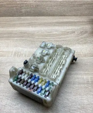 Ford Mondeo MK II Fuse module 93BG14A073EF