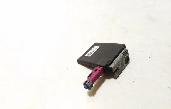 Volkswagen Golf VIII Aerial antenna amplifier 3G9035534