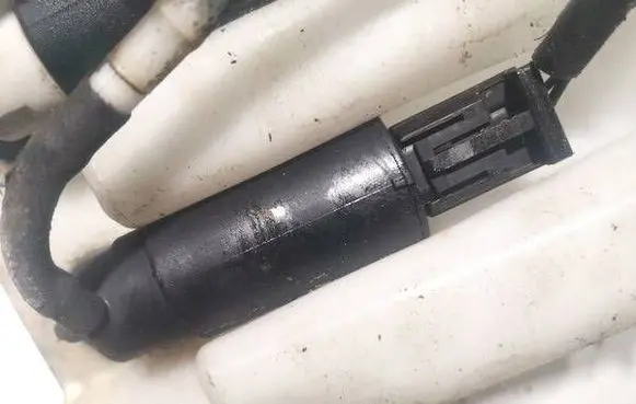 Toyota Corolla Verso AR10 Windscreen/windshield washer pump 