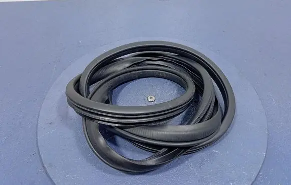 Mazda 3 II Front door rubber seal 