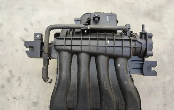 Renault Laguna III Intake manifold CZ00A