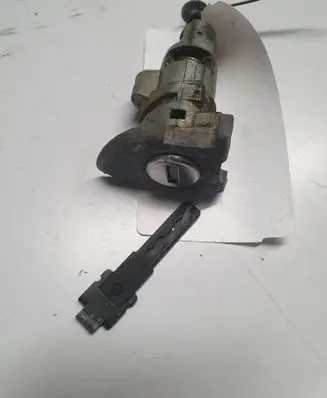 Volkswagen PASSAT B6 Front door lock (next to the handle) 3C0837157 3C0837158